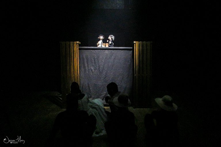 Marcelo P Araujo Iluminacao Cenica Teatro A Cantora Careca 204